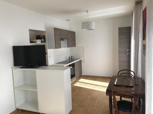 Bort-les-Orgues Apartamento | Grand Studio Manon en coeur de ville pour 2 p