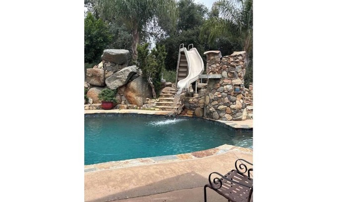 Alpine Apartamento | Grand Studio with exclusive resort amenities.