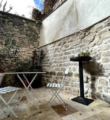 Quartier de la Chapelle Apartamento | Grand triplex calme avec cour privée
