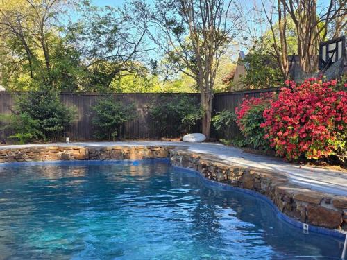 Ellendale Casa | Grand Tudor Mansion with Pool near Germantown