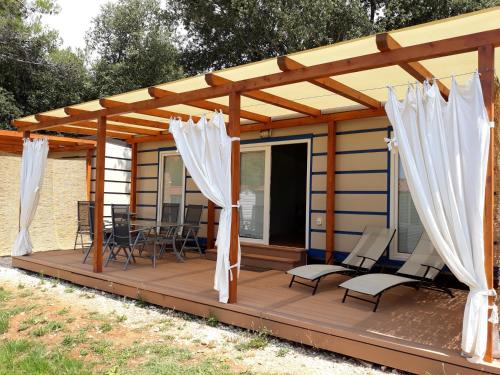 Banjole Complejo | Grand Veles camp