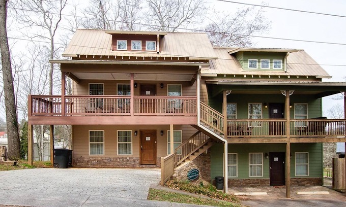 Dahlonega Villa | Grand View Villa on Choice Ave - Steps to Downtown