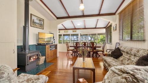 Bellara Casa | Grandads Beach House