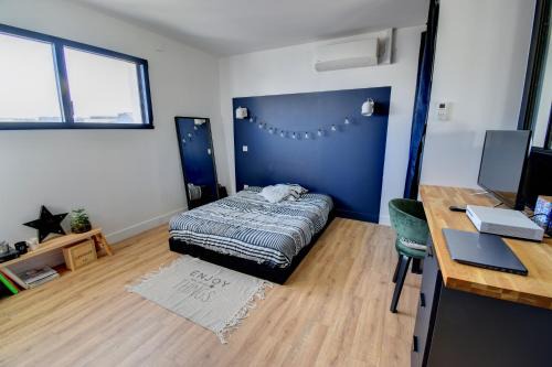 Bourg Pelousiere Casa | Grande chambre climatisée - Max 2 personnes - avec sanitaire complet privatif moderne proche Zénith-Atlantis