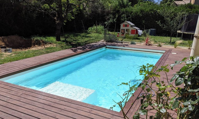 Venejan Villa | Grande Villa Avec Piscine Pour Vacances Réussies