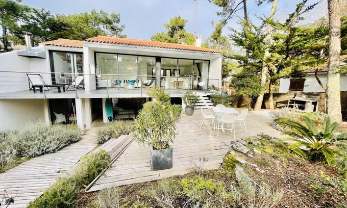 La Tranche-sur-Mer Casa | Grande Villa Rénovée pour 10 - Terrasse, Jardin, Studio Indépendant, Proche Plage à La Tranche-sur-Mer - FR-1-194-261