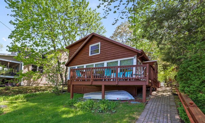 Lenox Dale Casa | Grandma's Cottage on The Bowl