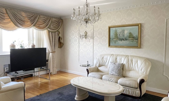 Kew Gardens Hills Casa | Grandma’s Gorgeous Home in the Heart of Queens