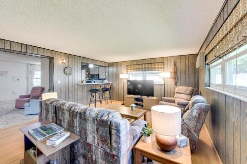 Pinellas Park Casa | Grandpa Daves Vintage Getaway in Pinellas Park!