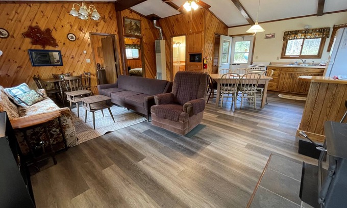 Montreal Cabina | Grandpa Jim's Cabin