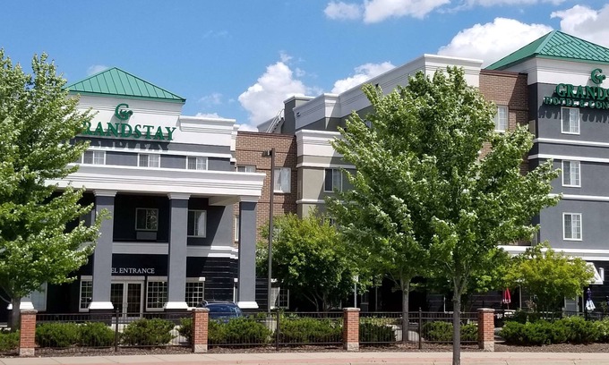 Apple Valley Hotel | GrandStay Hotel and Conference