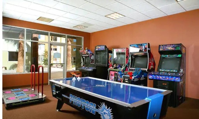 Enterprise Apartamento | Grandview at Las Vegas SUPER BOWL Sleeps 4, 1 King and 1 Queen Sofa Bed Suite