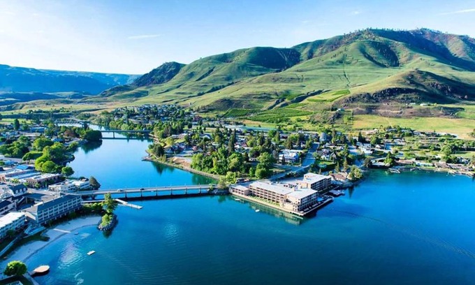 Chelan Apartamento | Grandview Lake Chelan- Waterfront View, Pool, Hot tub, Golf, 1 Min To Downtown