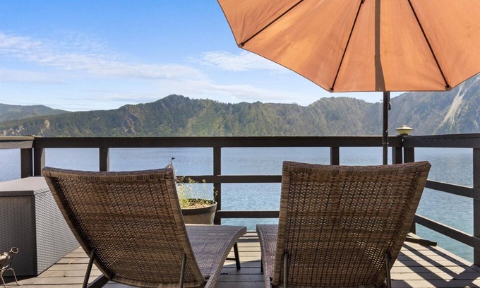 Bayview Casa | Grandview Lakeside Escape - Stunning Lake & Mountain Views, Private Dock & Deck, BBQ, Near Bayview!