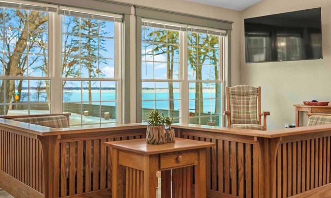 Prudenville Casa | Grandview on East Bay