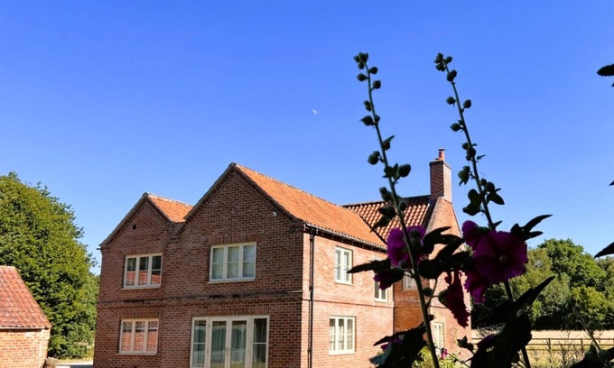 Lincoln Casa | Grange Farm - Four Bedroom House, Sleeps 8