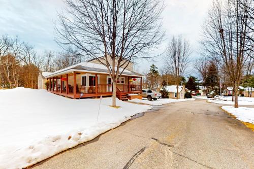 Laconia Casa | Granite State Serenity