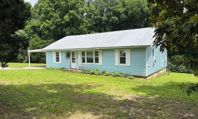 Morris Chapel Otro | Grannies house sits on 300 acre farm built in 1959