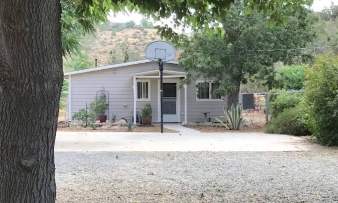 Acton Cabaña | Granny's House