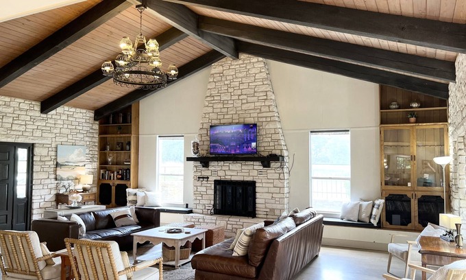 Fredericksburg Casa | Grapetown Farm House B & B