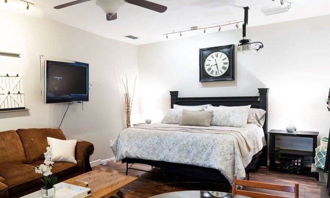 Southlake Casa | Grapevine, Private, FastWiFi, KingTempurpedic