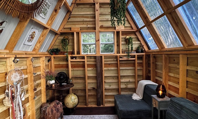 Reddick Cabina | Grass Campers whimsical 1 room Glamping Forest Hideaway Sugar Shanty near WEC