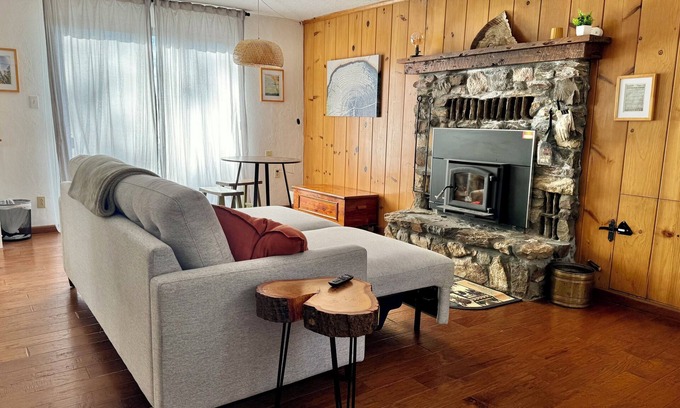 Cedar Ridge Casa | Grass Valley Rainbow Retreat in the Woods with WiFi