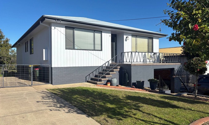 Batehaven Casa | Gravity Stayz - 5min ride to the Mogo Trails and beautiful beaches