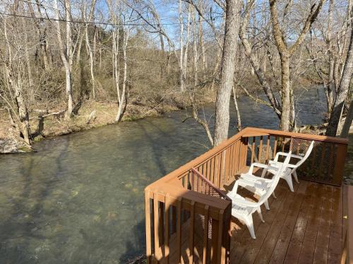Cosby Casa | Gray's Place on Cosby Creek - 2 Bedrooms, 2 Baths, Sleeps 6 home