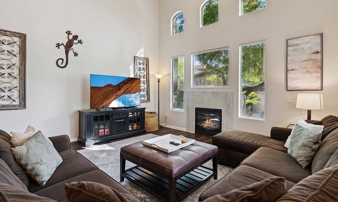 Talon Retreat Casa | Grayhawk Avian Superb 3 BR Townhome COM Pool