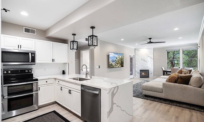 North Scottsdale Condominio | Grayhawk Spacious 2 BR Condo / COM Pool / Fire Pit / Jacuzzi / Fitness