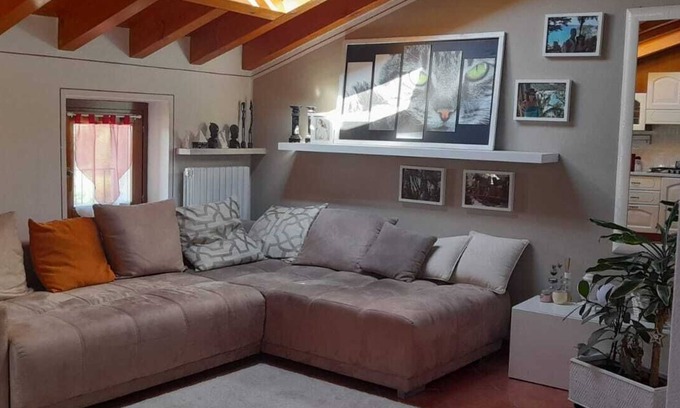 Caprino Veronese Casa | Graziosa Mansarda in Corte Privata