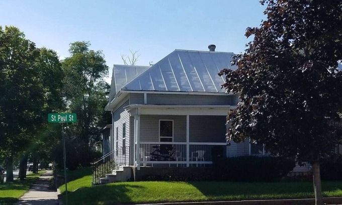 La Crosse Casa | Great 1 Bedroom unit with easy access to everything