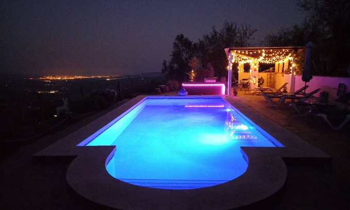Comares Apartamento | Great 2 Bedroom Apartment with wonderful views, Swimming Pool and Jacuzzi