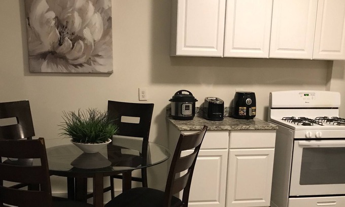Little Italy Casa | Great 3 Bedroom House in Little Italy, near CWRU, CIM, Hospitals