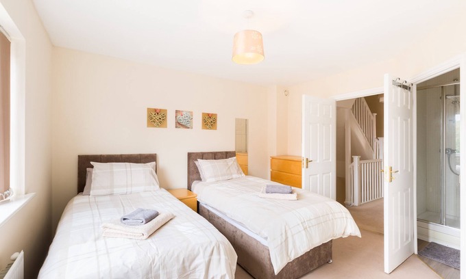 Tipton Casa | Great 4 bed house in Black Country