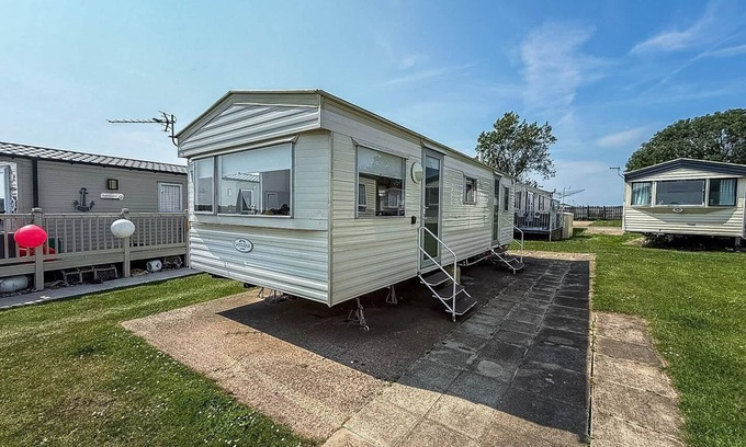 Withernsea Casa | Great 4 berth caravan at Withernsea Sands ref 79003HG