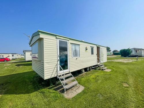 Louth Otro | Great 6 Berth Caravan For Hire At Sunnydale Holiday Park In Skegness Ref 35150Tm