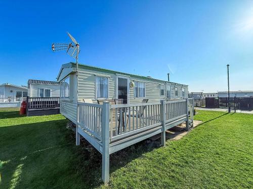 Heacham Otro | Great 6 Berth Caravan With Side Decking In Heacham Ref 21054A
