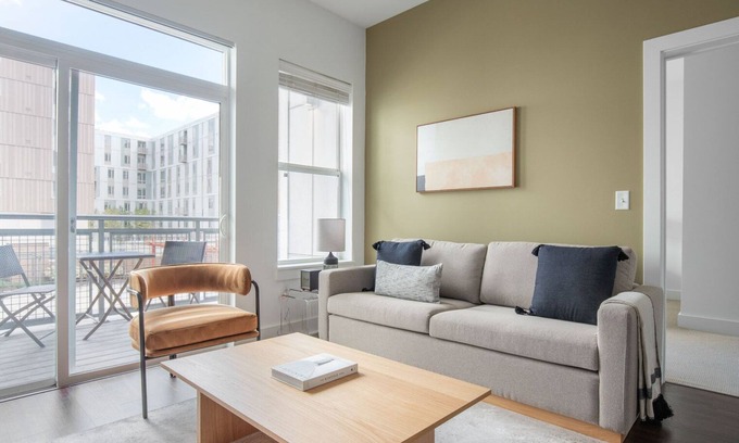 Cambridge Apartamento | Great Alewife 2BR w/ Gym & W/D, nr Red Line, by Blueground