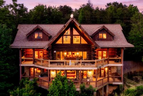 Pittman Center Chalet De Esquí | Great Alpine - 4 KingSuites- September Deals-Views-Hot Tub-FirePit-GameRm