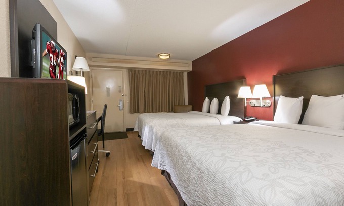 Secaucus Casa | Great Amenities & Convenient Location! Parking!