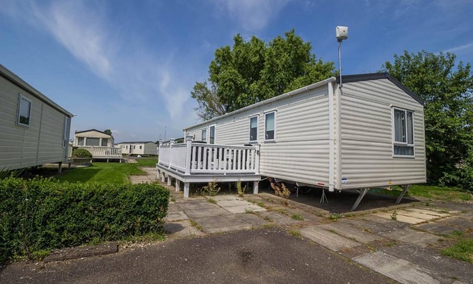 Skegness Casa | Great caravan with decking Southview Holiday Park in Skegness ref 33002V