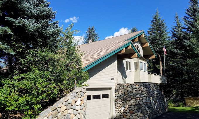 Warm Springs Casa | Hermoso y crujiente otoño en SUN VALLEY !! ¡Tarifas especiales para la temporada de hombro!