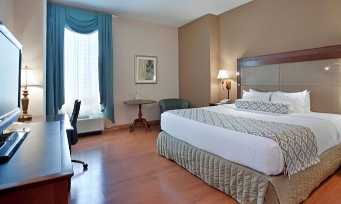 Downtown Casa | Great & Comfortable for Vacationers! W/ Pool