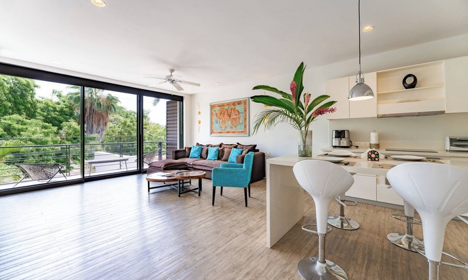 Sector R Condominio | ¡NUEVO! Gran condominio - cerca de todo!