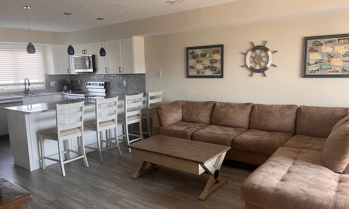 Southend Condominio | Gran condominio con vistas al mar!