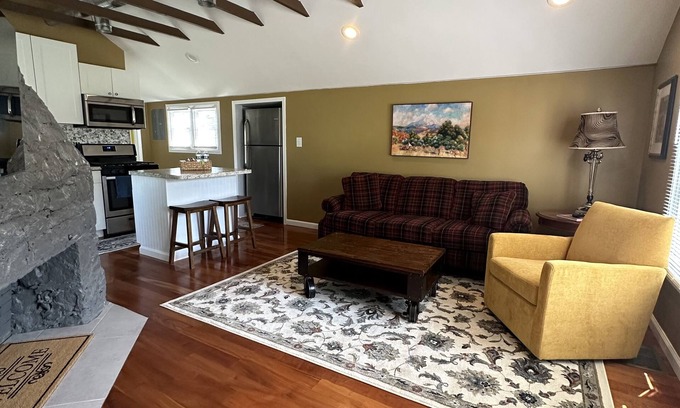 Utica Cabaña | Great Cottage located in the East Utica Albany Hill area.