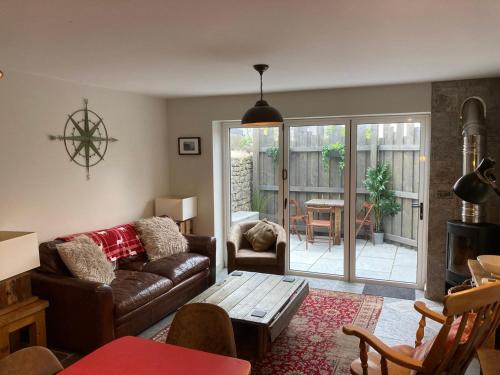 Cowbridge Casa | Great country-style house with a courtyard