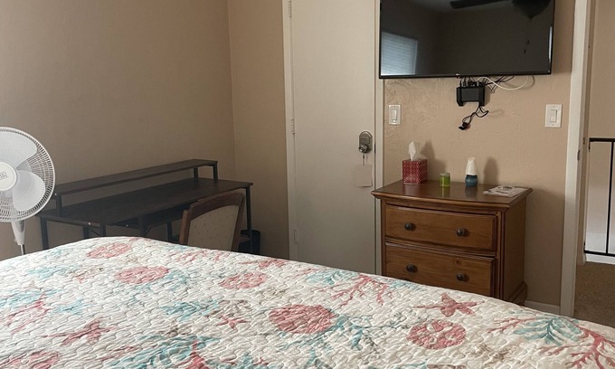 Cypress Lake Condominio | Great couples get away minutes from the beaches!